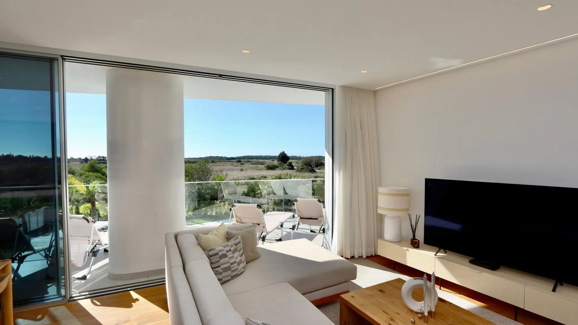 Lake24 Cd256- Cleverdetails, 3 Bedroom Apartment, Sleeps 6, Near To Falesia Beach And The Marina Vilamoura 0*,  Portugal