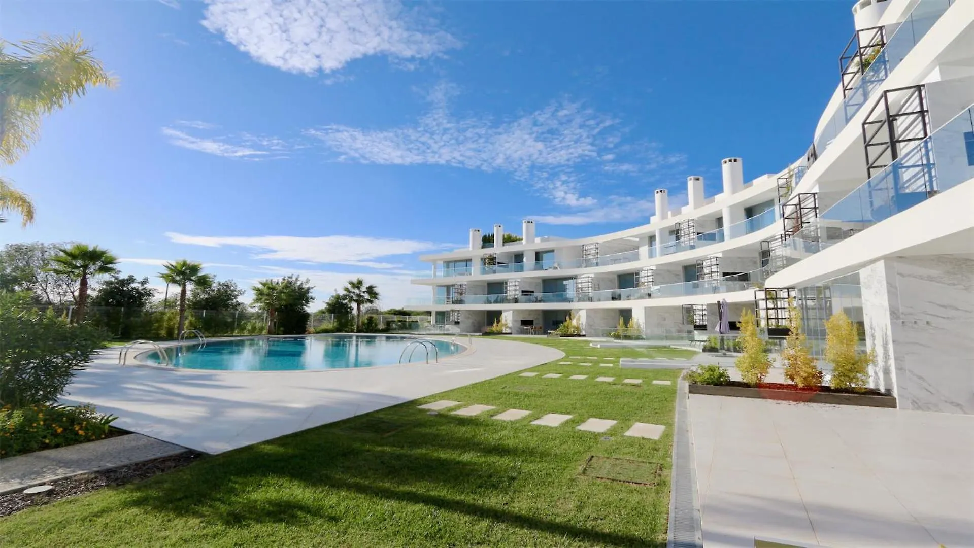 Apartment Lake24 Cd256- Cleverdetails, 3 Bedroom Apartment, Sleeps 6, Near To Falesia Beach And The Marina Vilamoura