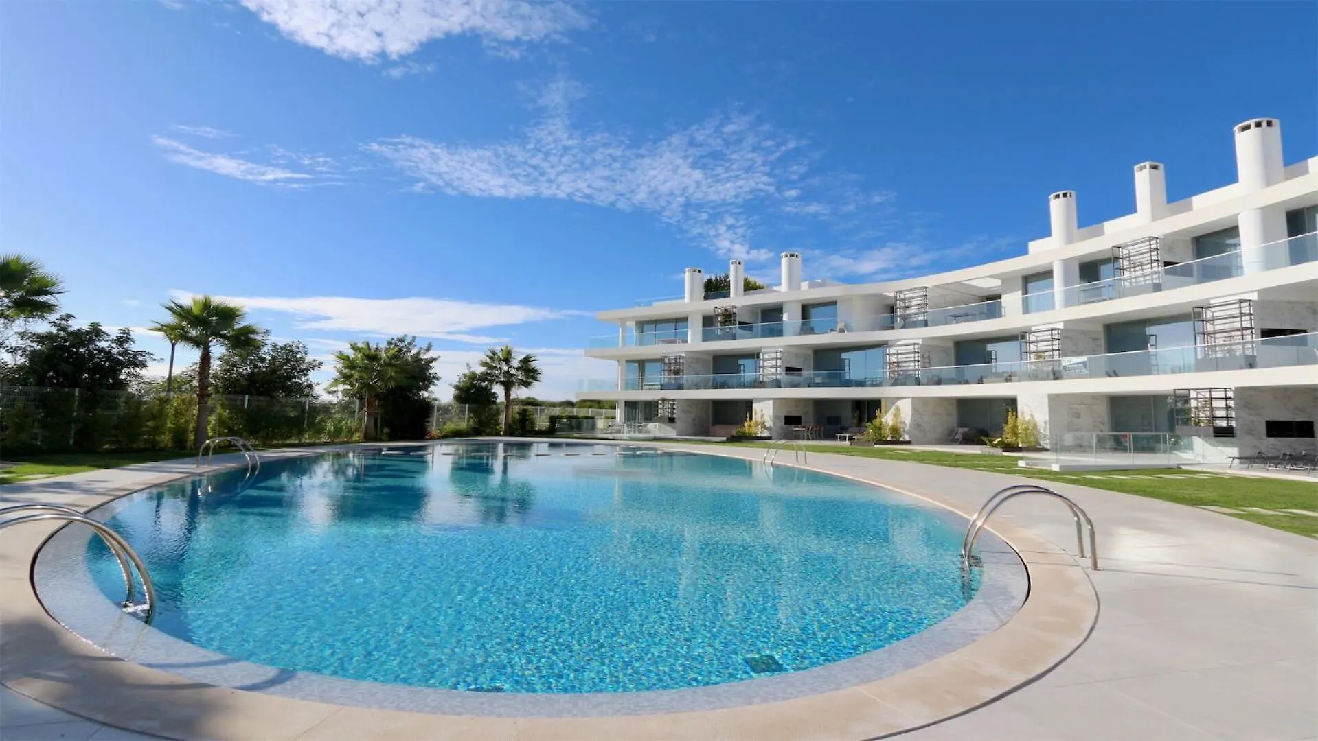 Lake24 Cd256- Cleverdetails, 3 Bedroom Apartment, Sleeps 6, Near To Falesia Beach And The Marina contacts